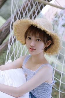 高压监狱女狱警满天星叫什么名字